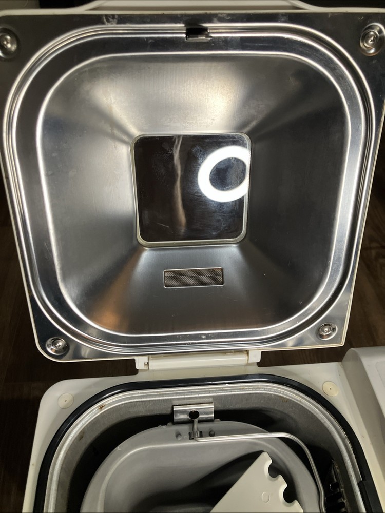 Sanyo SBM10 Automatic Bread Maker Machine Home Bakery