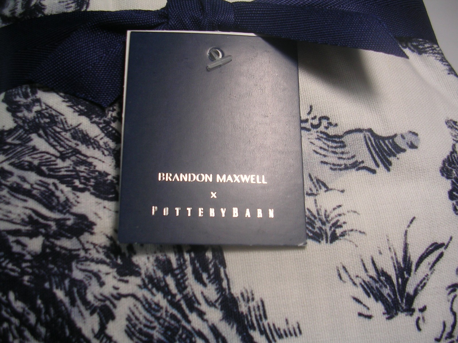 POTTERY BARN BRANDON MAXWELL GROVELAND TOILE REVERSIBLE TABLE RUNNER 18X108 NWTG