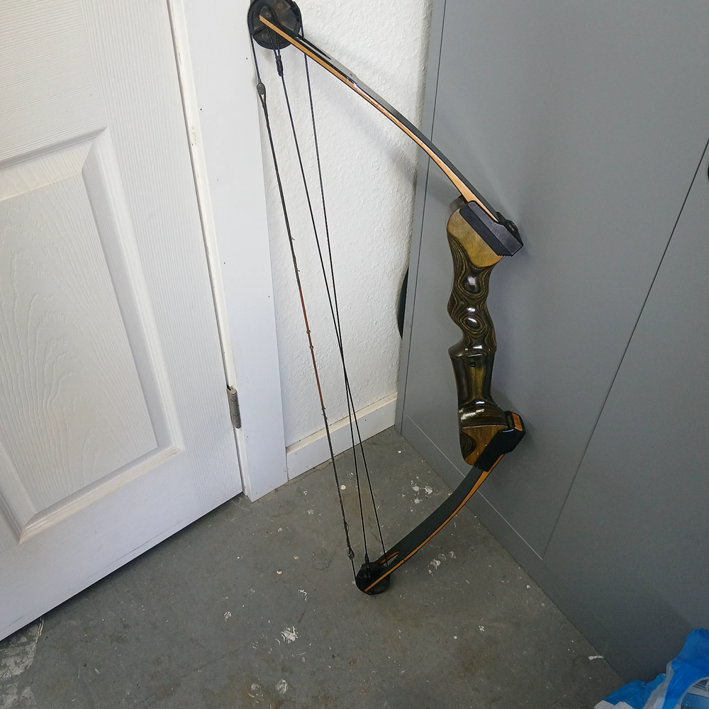 BROWNING BUSHMASTER DELUX CAMO s6c COMPOND BOW