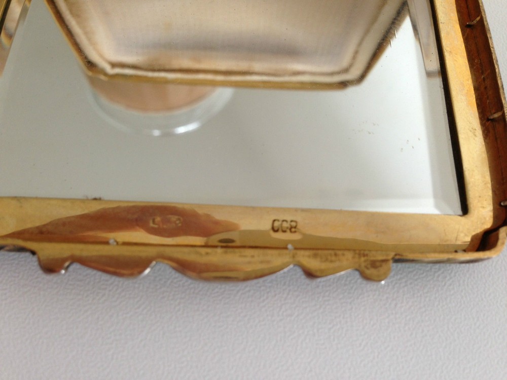A STUNNING ANTIQUE SOLID SILVER 800 LOVELY ENAMELED AND ENGRAVED COMPACT