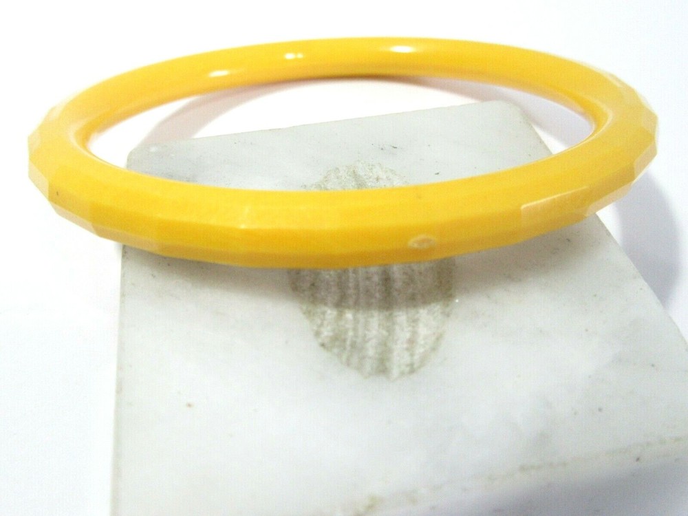 MULTIFACETED GOLD YELLOW MOLDED PLASTIC BANGLE BRACELET
