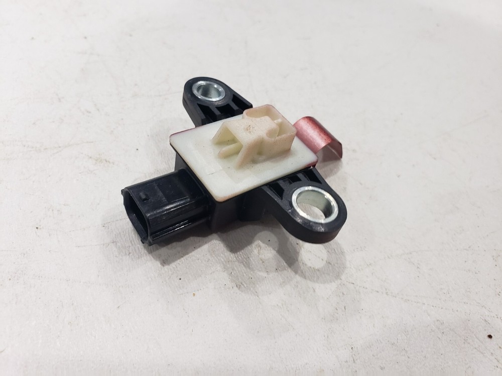 2016-2018 Nissan Altima side sensor 10C73