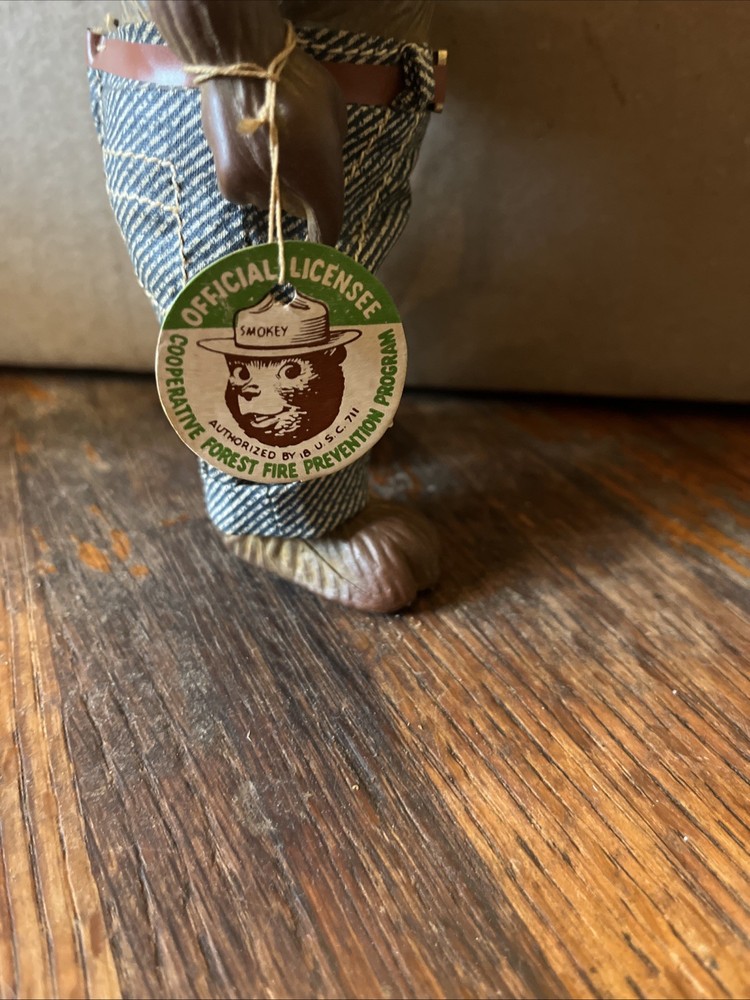 smokey the bear statue