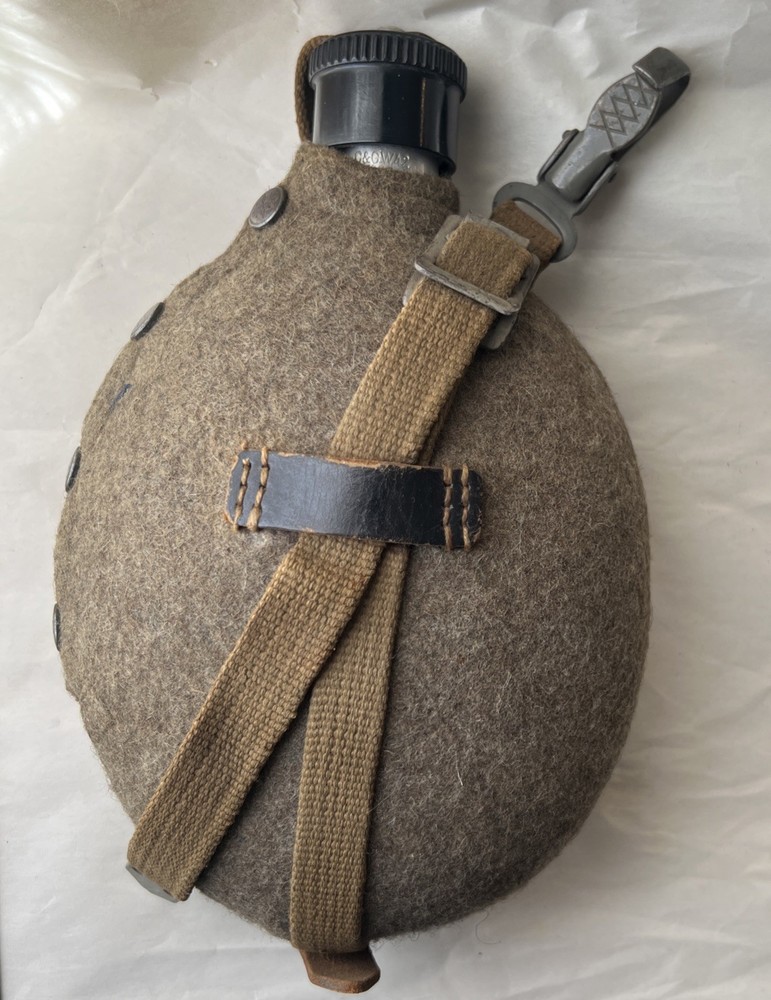 WW2  German Army water bottle, canteen named nice condition