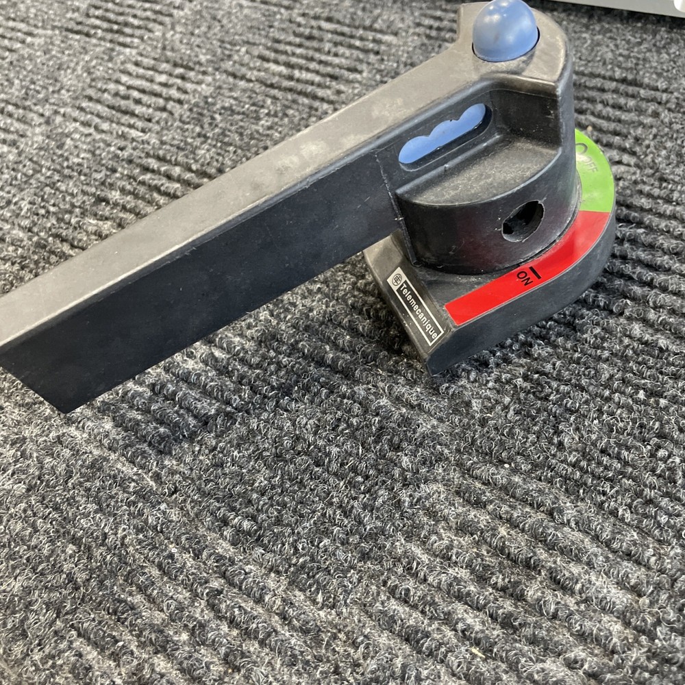 Telemecanique Rotary Operator Handle with Lock Out