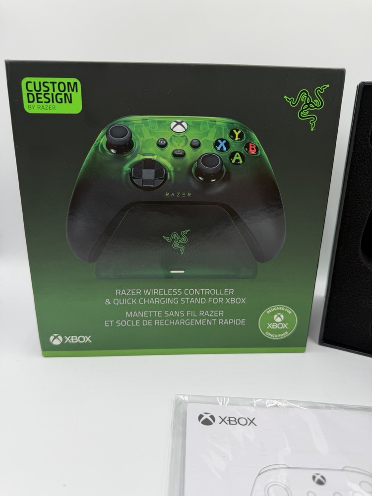 GC505 RAZER WIRELESS CONTROLLER & QUICK CHARGING STAND FOR XBOX- USED