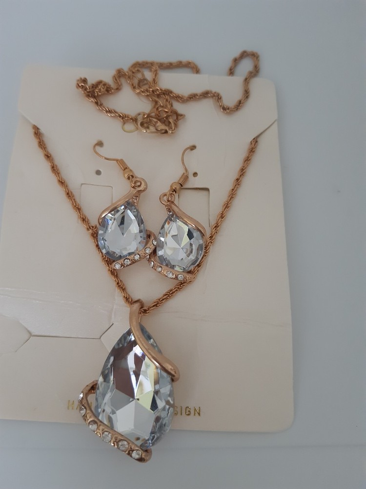 earring necklace set.