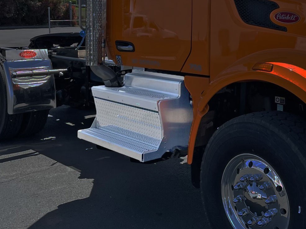 Peterbilt 389 579 567 DPF Box Step 41"