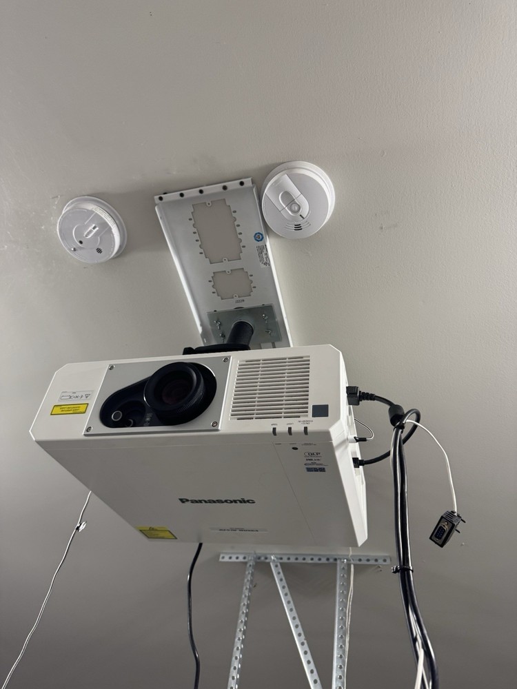 Panasonic PT-RZ570 projector
