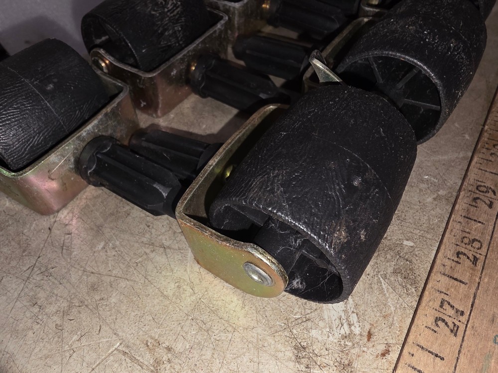 26EE87 BEDFRAME ROLLERS, 6 PCS (1 IS A LOCKER), VERY GOOD CONDITION