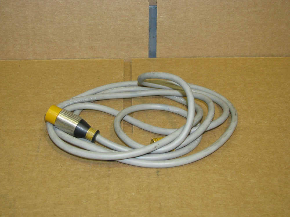 New Omron E2E-X14MD2 Proximity Switch