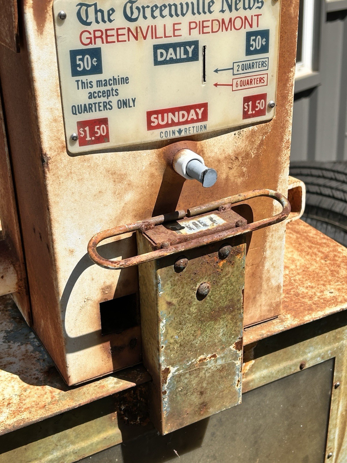 newspaper vending machine The Greenville News, Upstate South Carolina, Can Ship