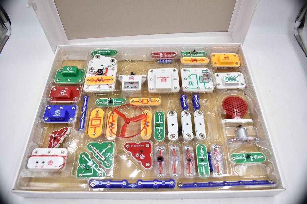 Elenco Snap Circuits Electronic Snap Kit Lot Not Complete