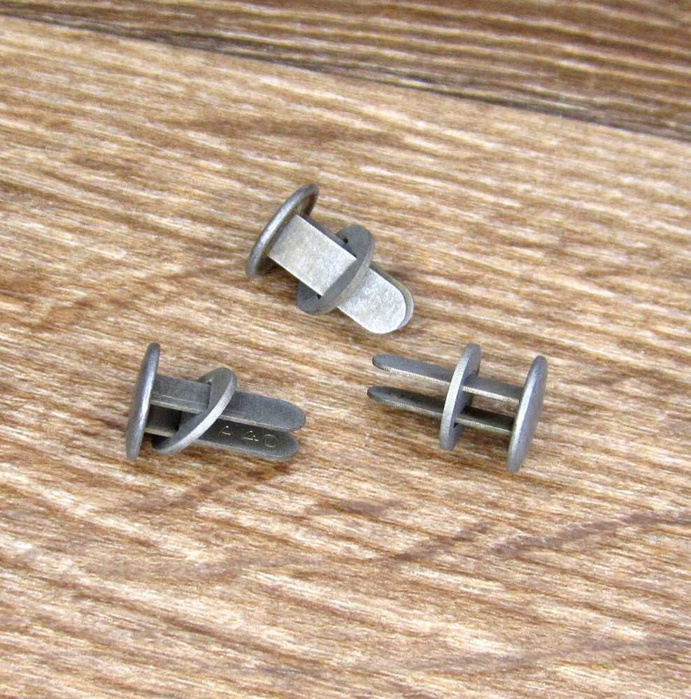 WW2 german helmet split pins. REPLICA IKA40!