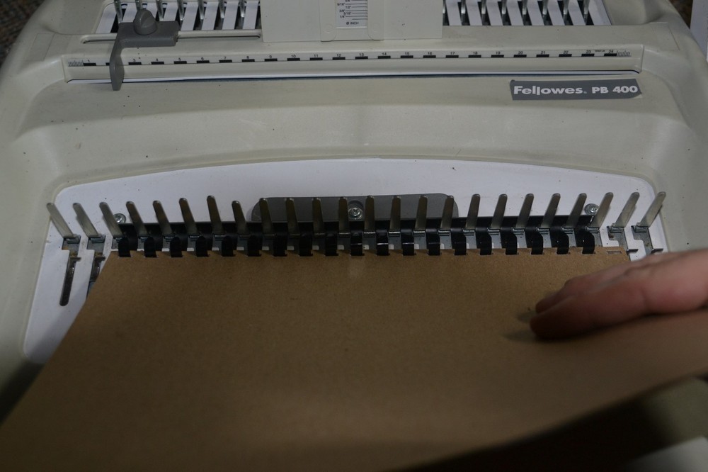 Fellowes PB400 Punch Comb Binding Combo Machine