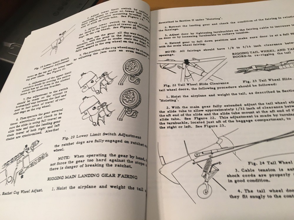 Beechcraft G17S Service Manul. aka Staggerwing