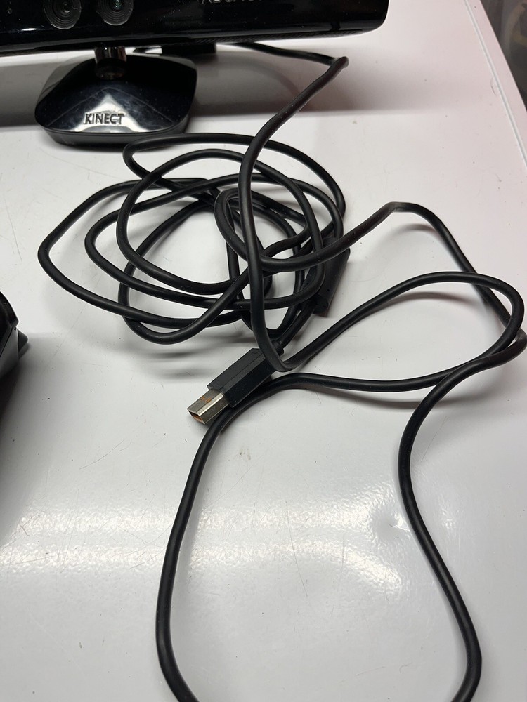 Microsoft 1414 Xbox 360 Kinect Sensor Bar And Controller - Black UNTESTED