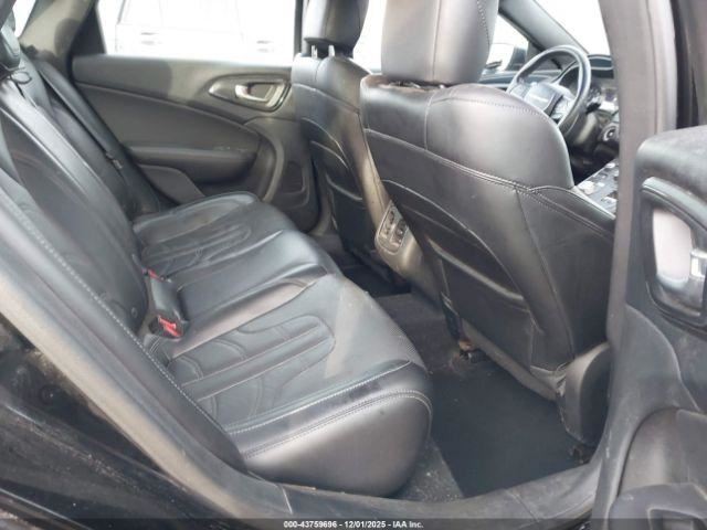 200 2015 Glove Box 4946589