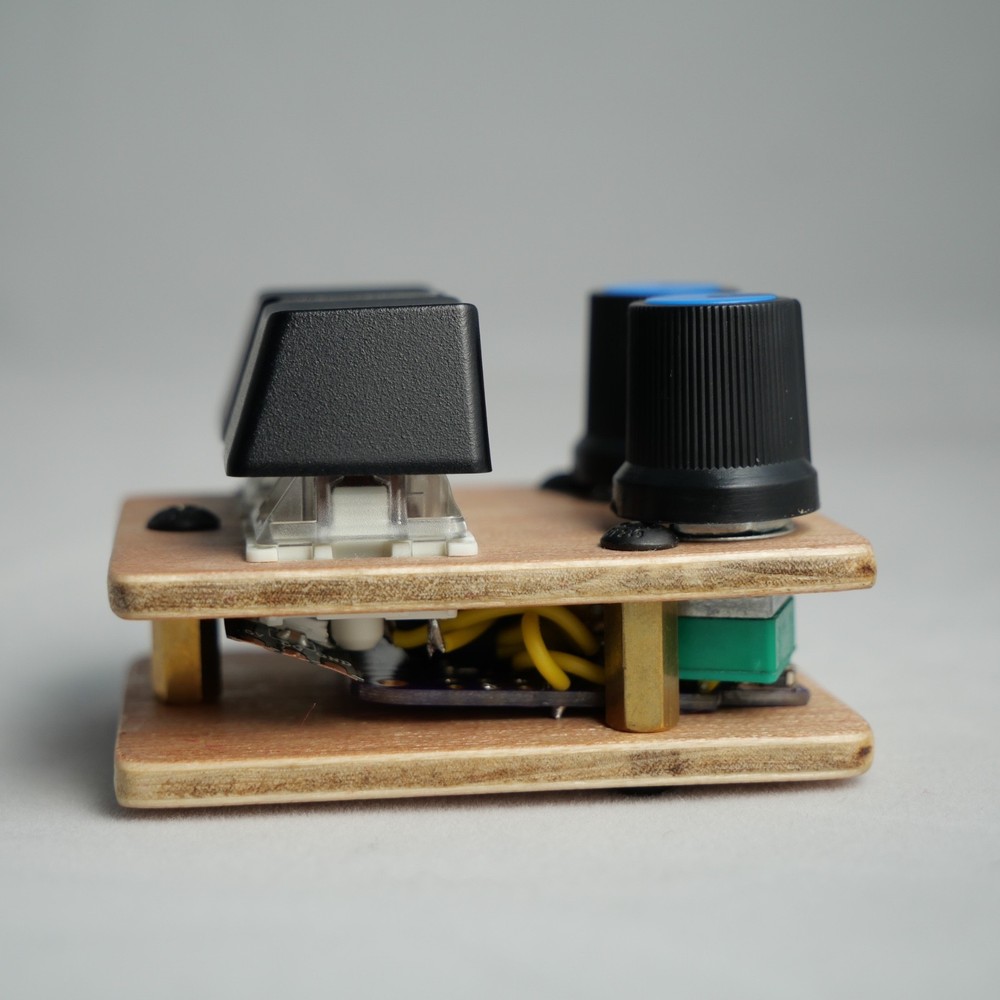 madMidiMini Compact Midi Controller with 2 Note Buttons 2 Potentiometers and LED