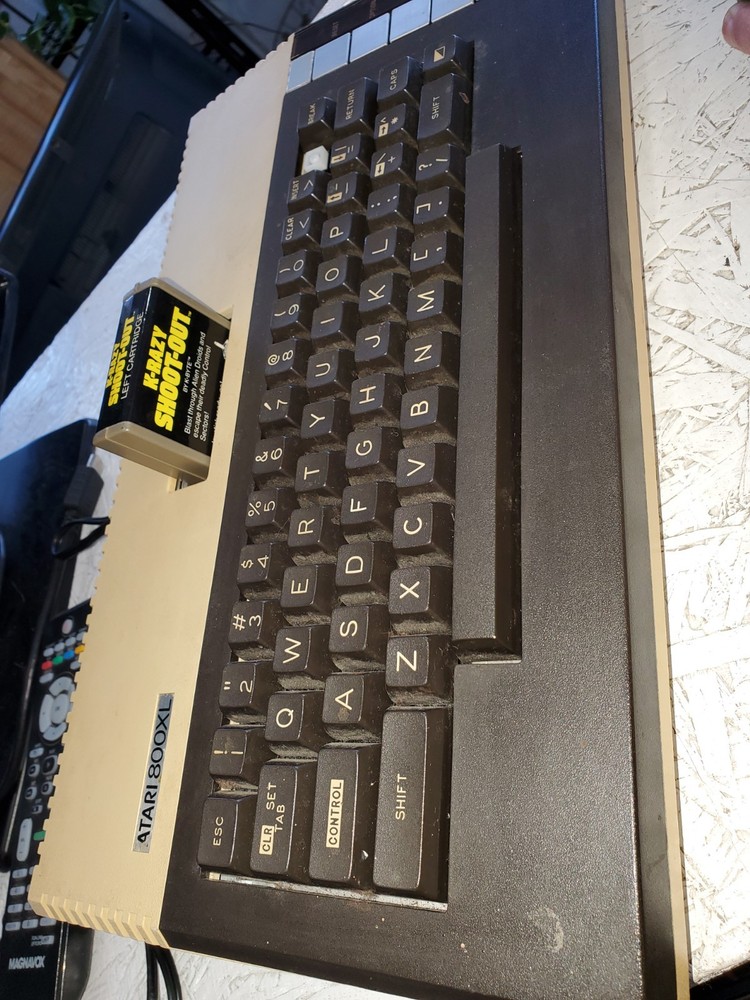 Atari 800XL Tested/Working View Pics