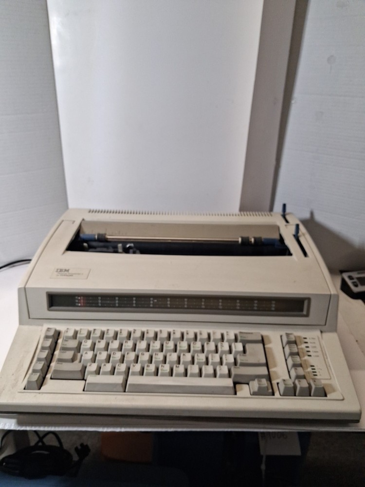 IBM Personal Wheelwriter 2 Electronic Typewriter - Works Great!
