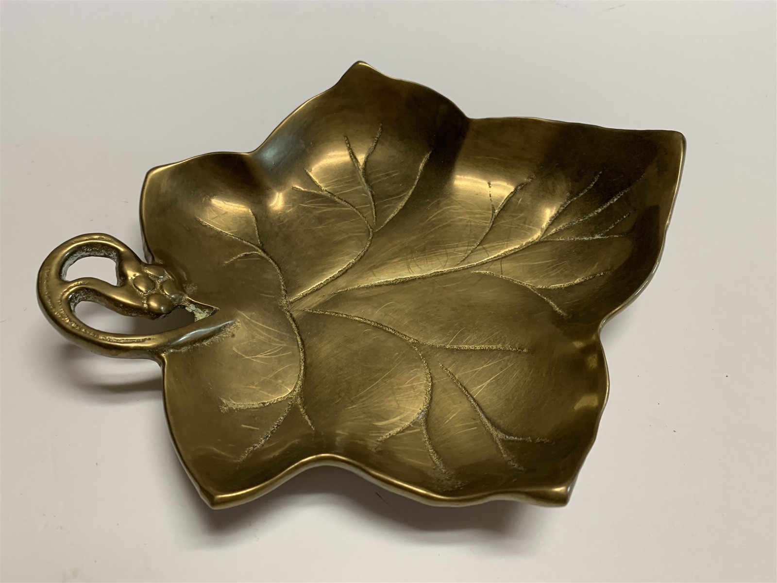 Vtg Solid Heavy Brass Leaf Dish Trinket Tray 7 x 8 1/2
