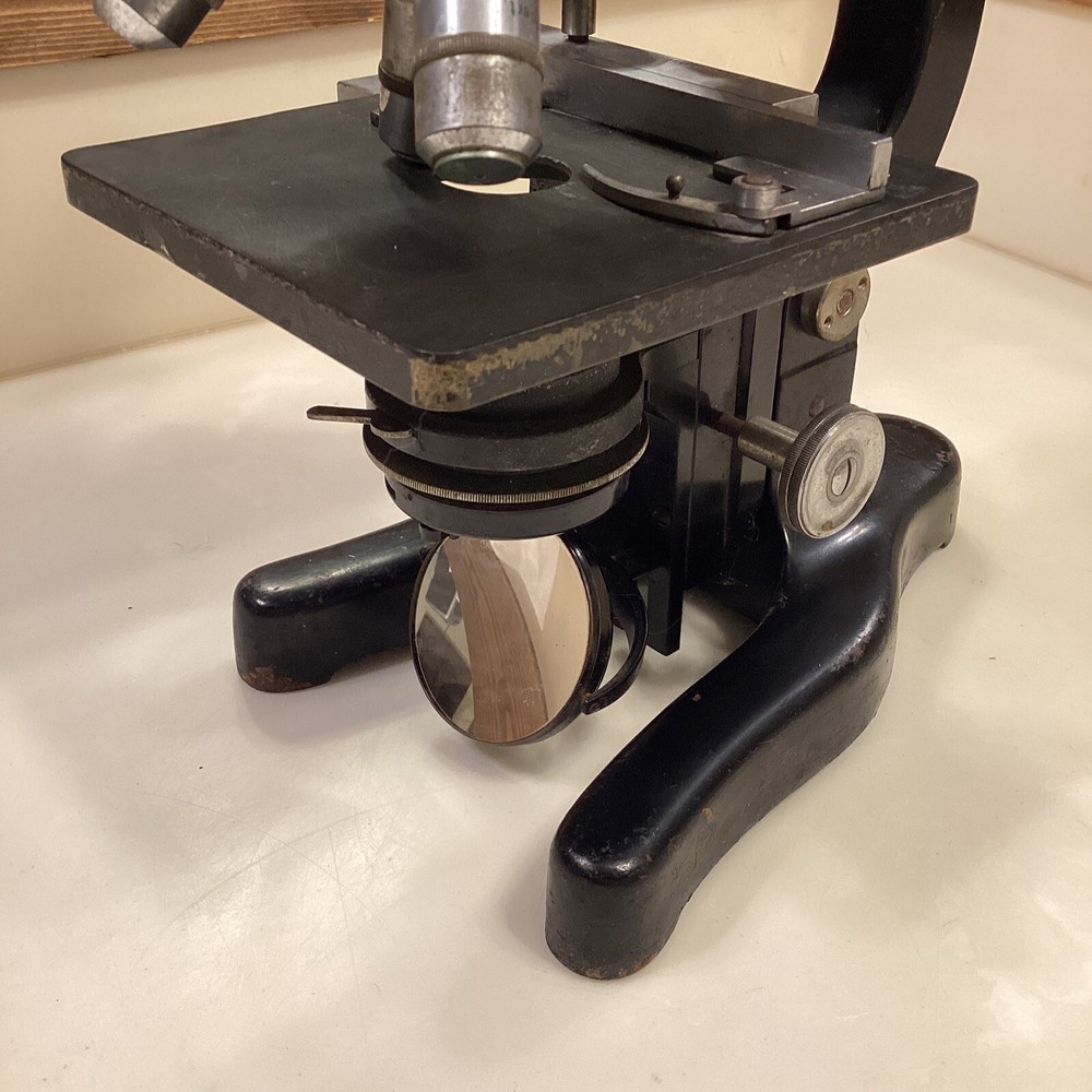 Vintage ERNST LEITZ WETZLAR Microscope - 3 Objectives Included