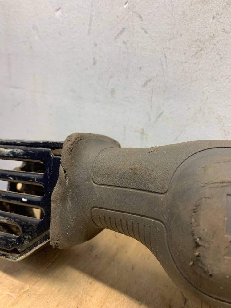 DEWALT DWE305 RECIPROCATING SAW (E10041774)