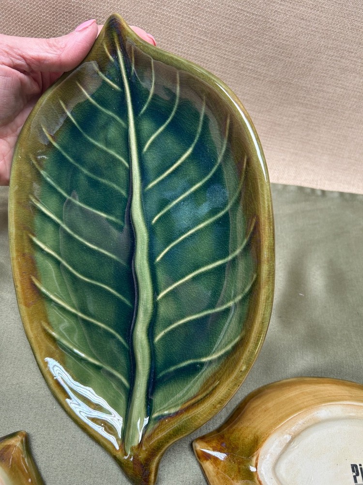 Pier ONE Leaf Stackable Trivets Set of Three, Pottery