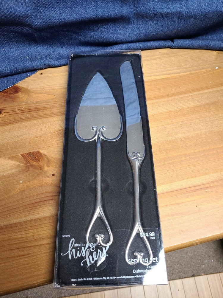 Studio His & Hers Cake Serving Set