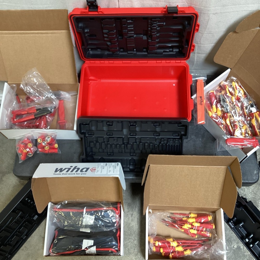 WIHA 32801 Master Tool Set Insulated 111Pcs Rolling Tool Case