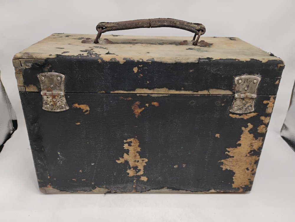 Vintage Antique Eernst Leitz Wetzlar Microscope With Worn Aged Case Untested