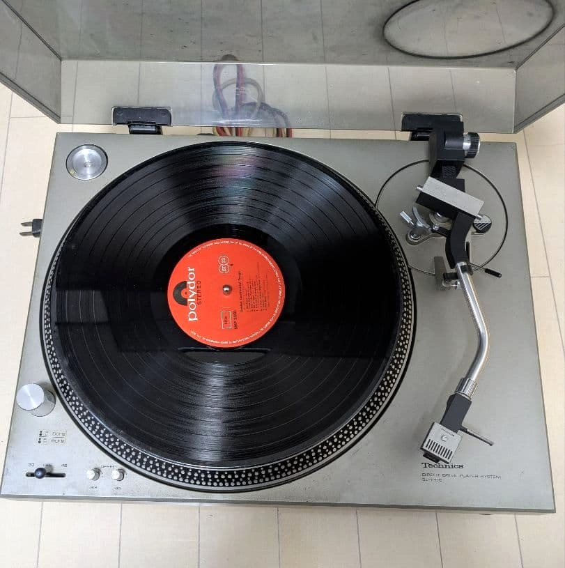 Technics SL-1200 First Generation Direct Drive Turntable Record Player Working