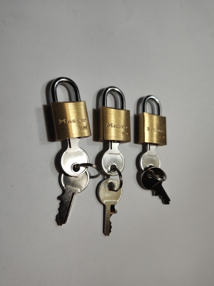 MASTER LOCK 4130KAWWG Keyed Padlock, 9/16 in,Rectangle,Gold