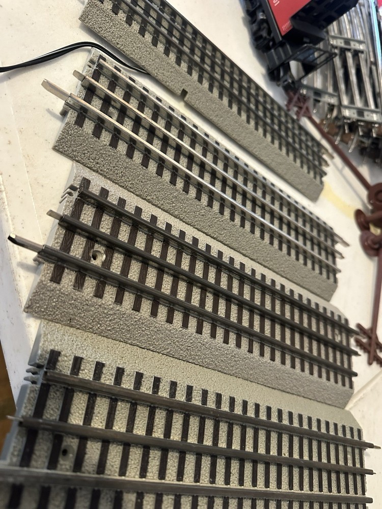 Lionel Fastrack 40x60 Loop Plus CW-80 Transformer