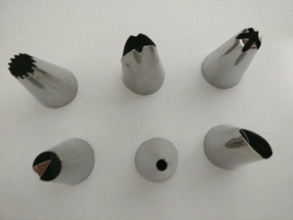 [10 Pack] 8 pcs. CAKE DECORATING KIT including silicone Reusable bag with Nozzle