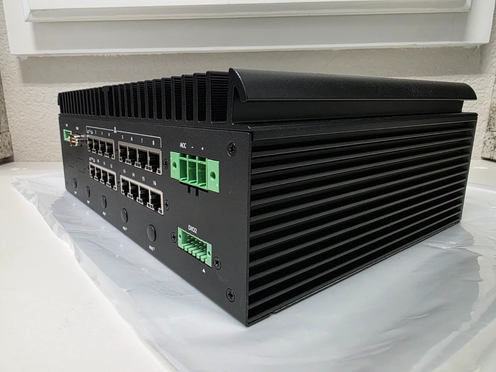STREAMVAULT Axiomtek UST500-517-FL Embedded Computer 16 PoE Gigabit 16gb Ram i7