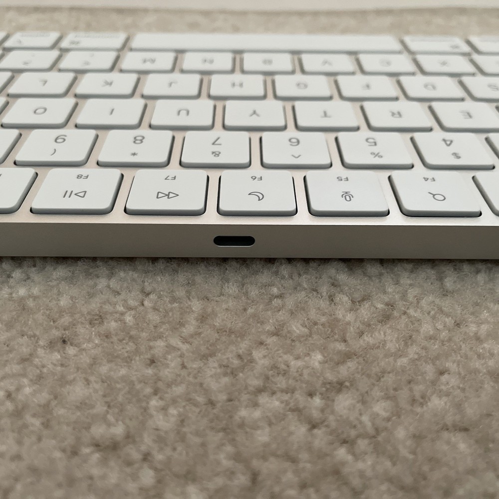 Apple Keyboard (A3118) & Mouse (A3204). Combo