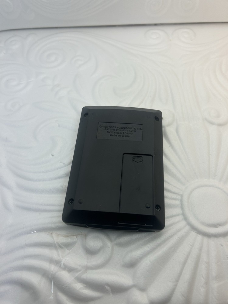 Tiger Electronics 1994 Caesars Palace Black Jack Electronic LCD Game( Works)