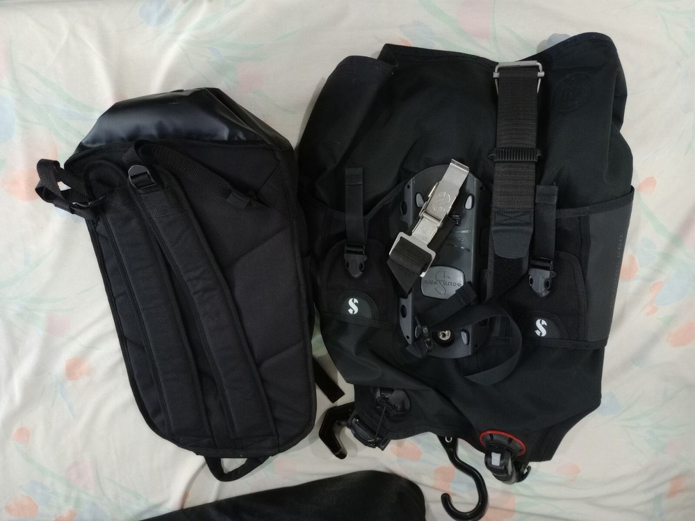 New Scubapro Hydros Pro w/Air2 Medium And B2 Reg/Oceanic Computer