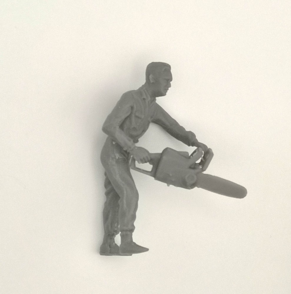MEN STANDING + CHAINSAW 1/32 - Artisan32 - 04886