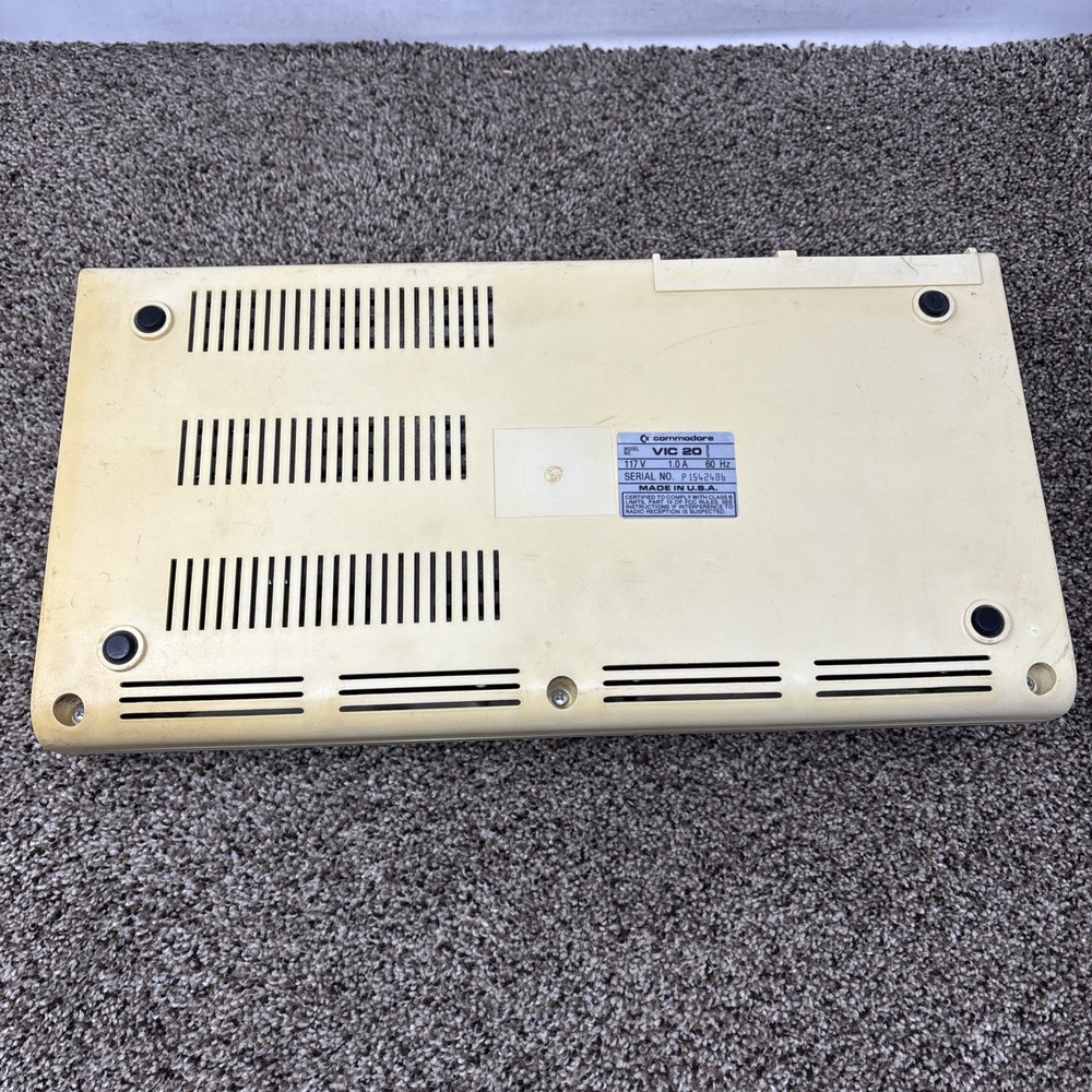 COMMODORE VIC-20 DIN COMPUTER ONLY TESTED AND WORKING READ