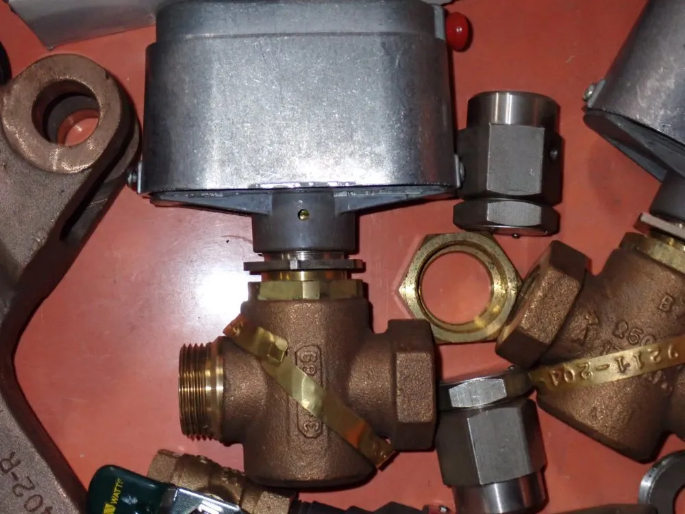 BRACKETS & VALVES 08250560805