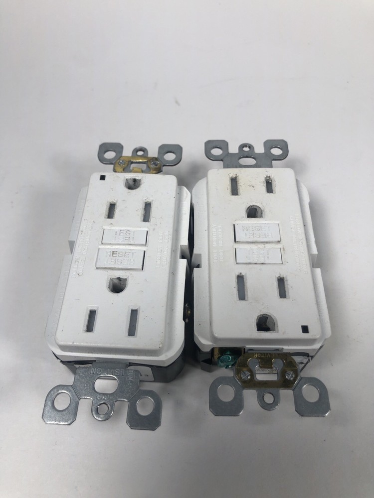 Leviton and mixmatch bundle 5 plugs - GOOD