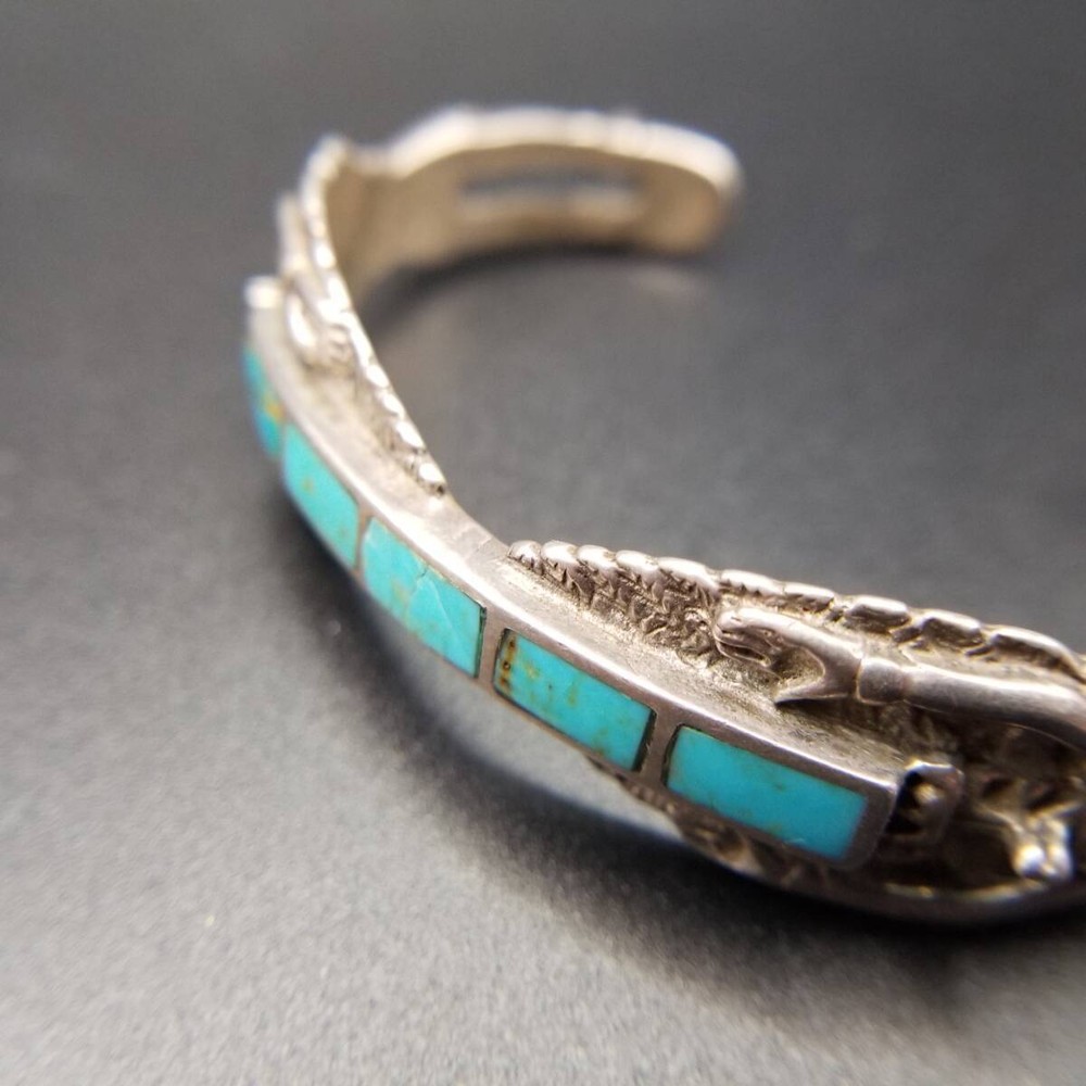 騎士 人の彫刻 ターコイズ インレイ ヴィンテージ シルバー カフ ブレスレット 民族的 トライバル 個性派ジュエリー Y19-F