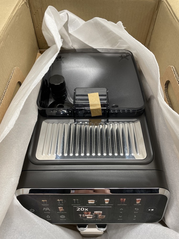 Philips 4400 Fully Automatic Espresso Machine With LatteGo & Iced Coffee New