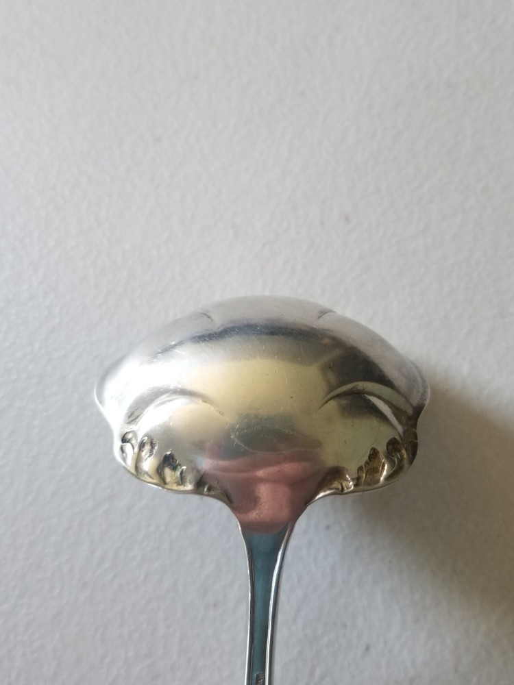 VINTAGE WM A ROGERS A1 BEADED GRAVY/CREAM LADLE 7 IN SILVERPLATE MARCELLA