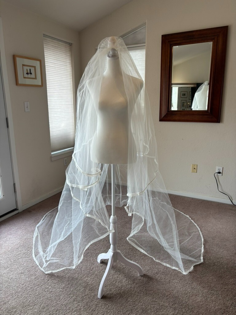 wedding veil chapel length Peter Langer off white with delicate rope trim