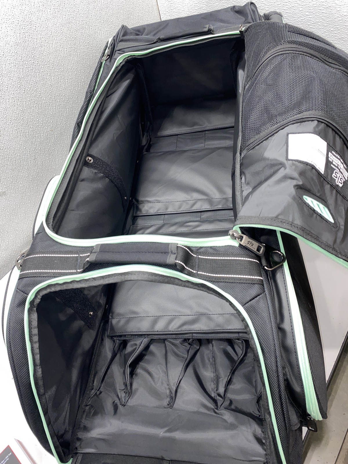 Smash It 2025 Smash Ops Guerrilla V4 Roller Bag - Black/Mint