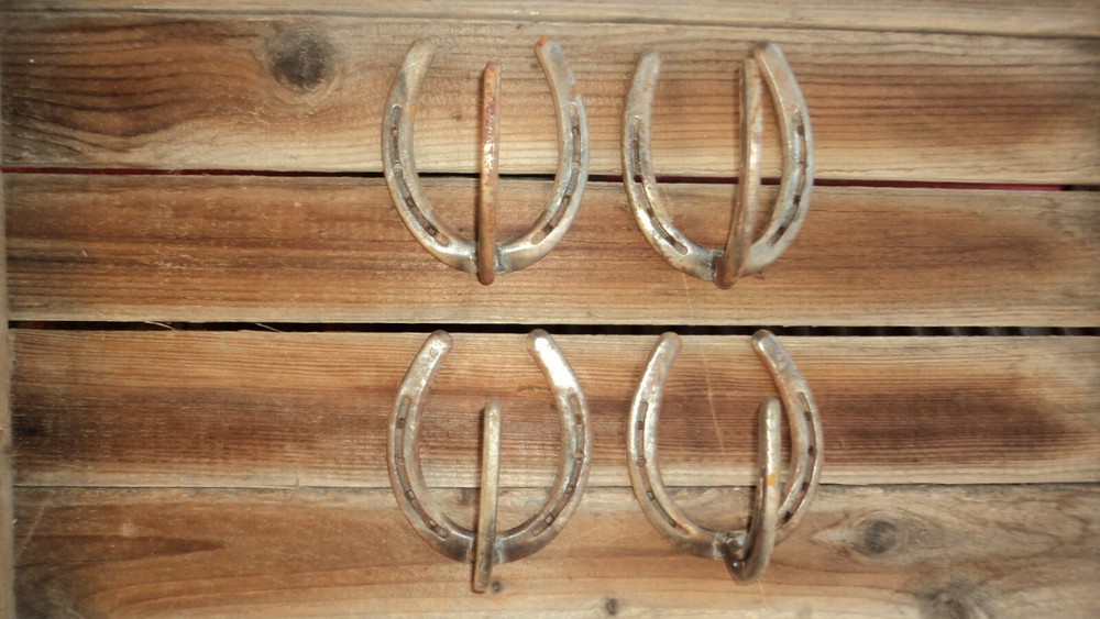 COMPACT GUN RACK RUSTY PLAIN HORSESHOE HAT hanger 2 sets rustic  (4 piece  )OLD